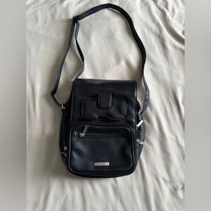 Black multi pocket crossbody